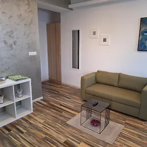 https://apartments-and-rooms-lorena-236.in-istria.net
